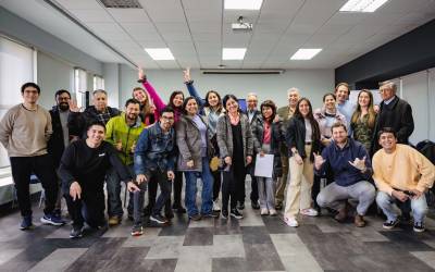 Alumni y Empleadores se reúnen en torno a la fisioterapia de alta energía en Encuentro de Kinesiología UFRO