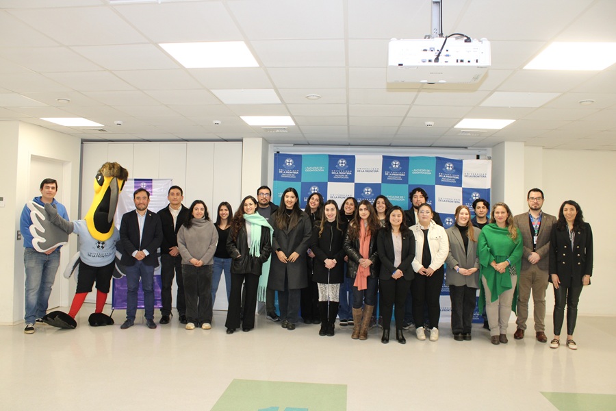 Cirujanas y cirujanos dentistas se reúnen en la UFRO en el Primer Encuentro Alumni Egreso Reciente